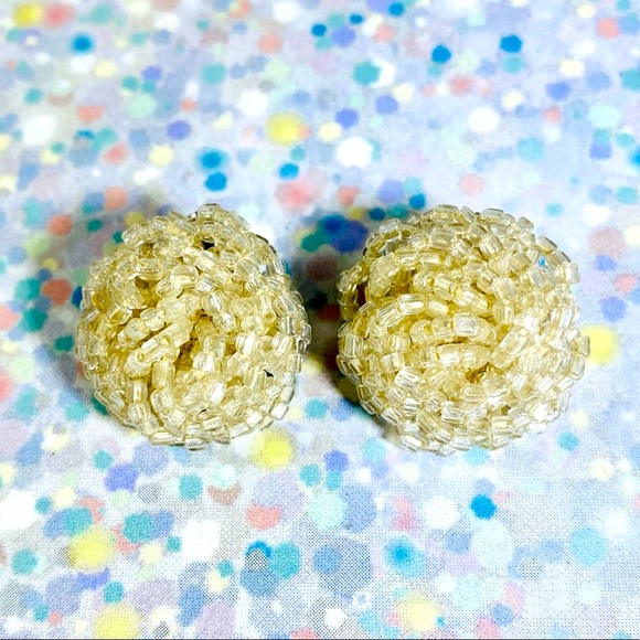 Vintage Cream glass seed bead swirl clip earrings - Picture 1 of 5